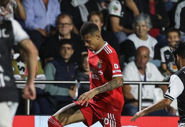 Vasco anuncia contratação de zagueiro João Victor, ex-Corinthians