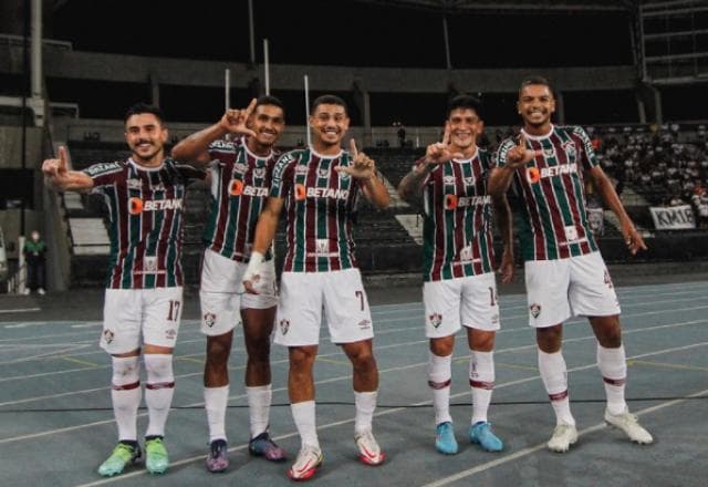 Fluminense vence Olimpia com dois de Cano e pintura de Luiz Henrique