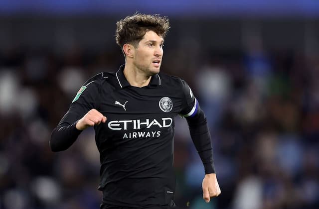 Zagueiro do Manchester City revela que cogitou se aposentar por causa de lesões