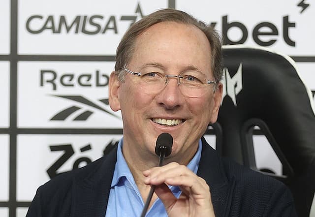 Torcedores do Lyon protestam contra John Textor e citam Botafogo: “Quem será o otário?"