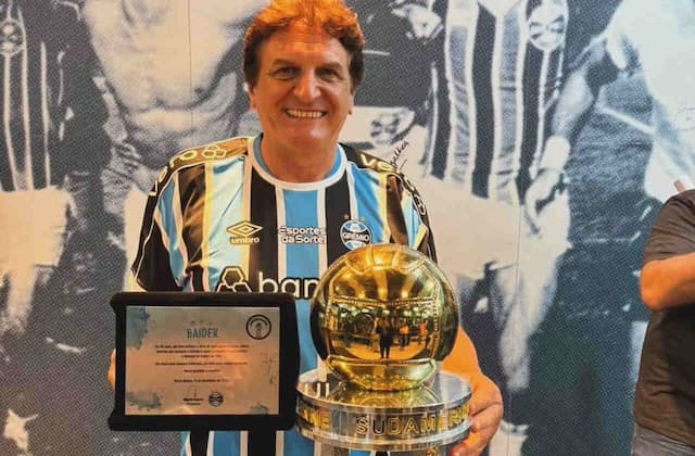 Ídolo do Grêmio demonstra confiança no trabalho de Luis Castro: “Tem capacidade”