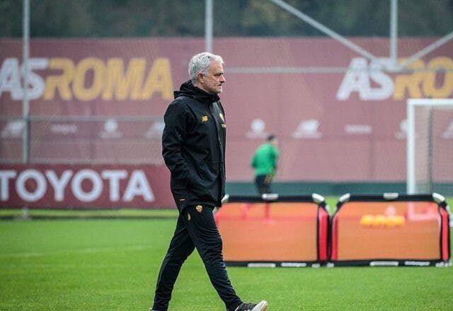 Mourinho cutuca Sevilla antes de decisão: "A história não entra em campo"