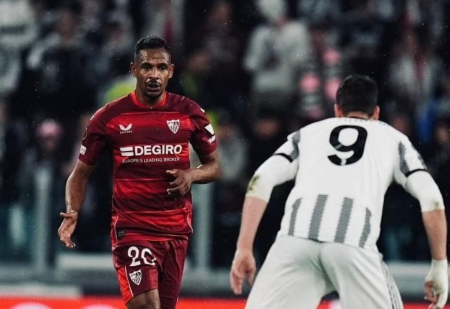 Juventus marca no fim e empata com Sevilla pela ida da semi da Europa League