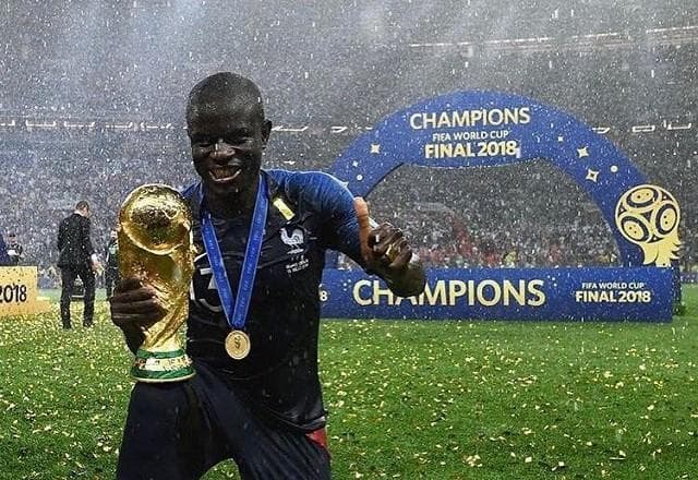 Chelsea confirma cirurgia, e Kanté está fora da Copa do Mundo pela França