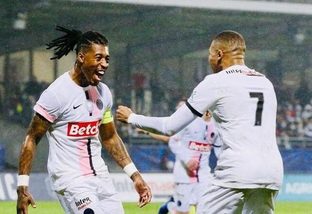 Kimpembe afirma não ter sido informado de passagem de faixa a Mbappé