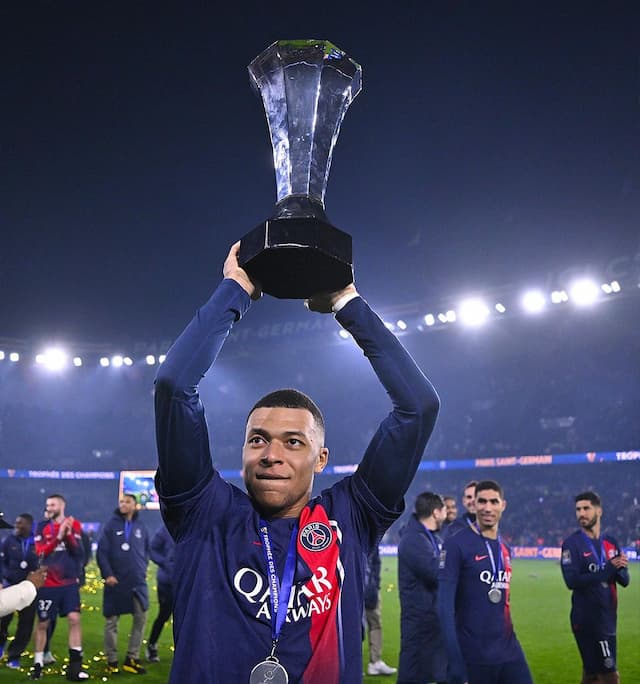 Mbappé abre mão de bônus milionários para facilitar transferência do PSG