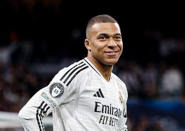 "Mbappé pode chegar ao nível de Cristiano Ronaldo", diz Ancelotti