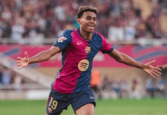 Yamal não teria vaga no Barcelona de 2014/15, diz ex-jogador do clube