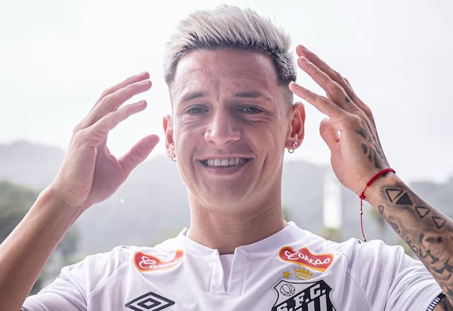 Santos oficializa a contratação do lateral Leo Godoy por empréstimo 
