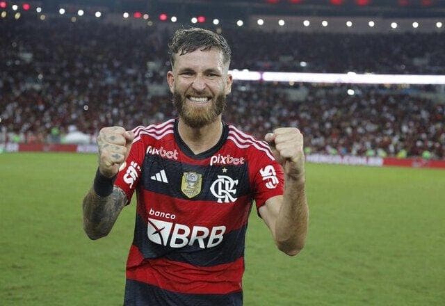 Léo Pereira marca no fim, e Flamengo vence Corinthians no Maracanã