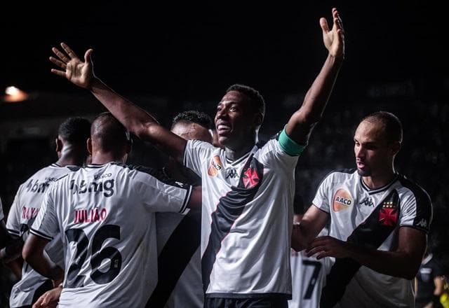 Vasco vence Madureira e assume a liderança do Campeonato Carioca
