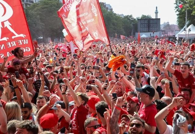 Torcida do Liverpool é maioria em Paris, na final da Champions League