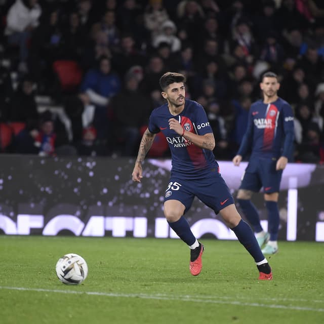 Lucas Beraldo estreia com título no PSG dois dias após ser anunciado