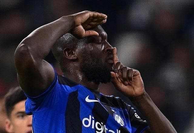 Lukaku se manifesta após expulsão polêmica na Itália: "Fo#%-se o racismo"