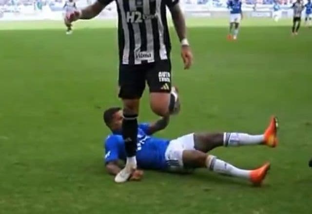 Cruzeiro protocola queixa formal contra arbitragem da derrota contra Atlético-MG