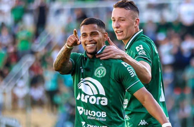 Mailton desembarca em São Paulo para assinar com Tricolor: "Ficha não caiu"