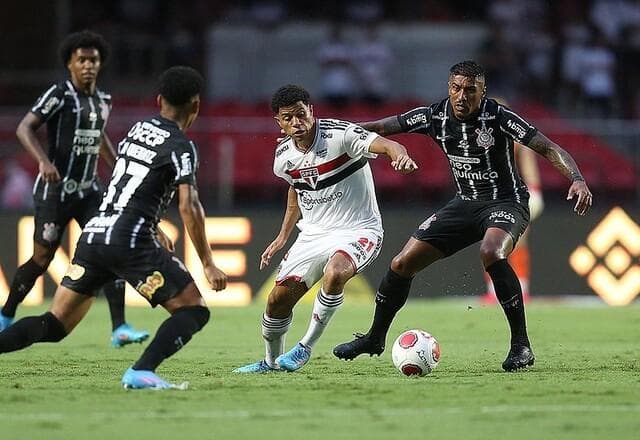 São Paulo x Corinthians: vejas as prováveis escalações e os desfalques
