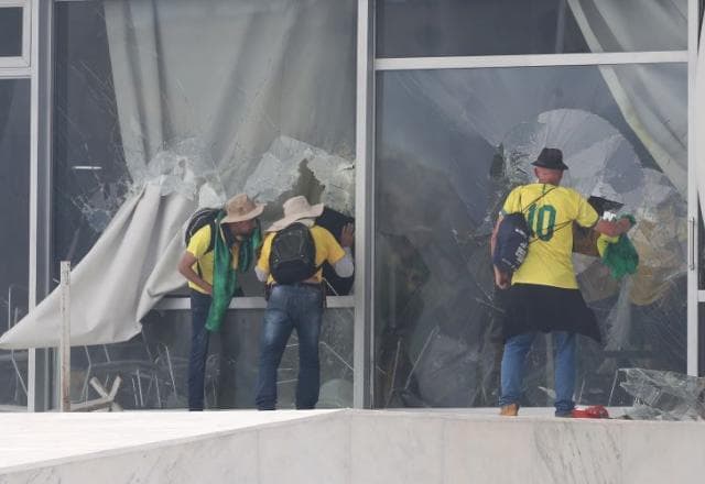 CBF repudia uso da camisa da seleção brasileira em atos antidemocráticos