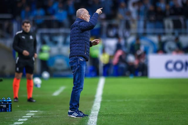 Mano destaca queda de pressão que atrapalhava o jogo do Grêmio