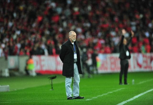 "Pau no c...": Mano é expulso por xingar árbitro em vitória do Inter