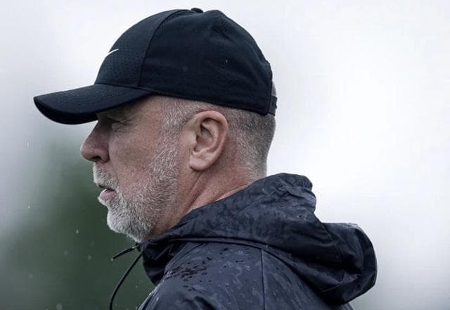 Após sequência de derrotas, Corinthians anuncia saída do técnico Mano Menezes