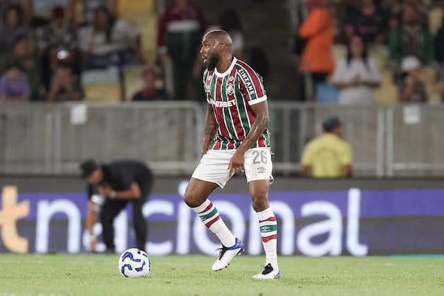 Fluminense confirma a saída do zagueiro Manoel