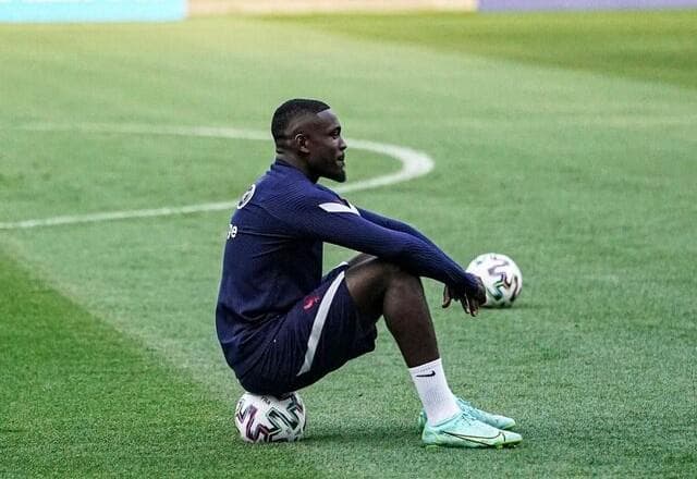 Mudanças: França substitui zagueiro lesionado e completa lista de atletas para Copa