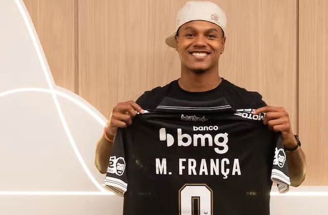 Matheus França desembarca no Rio de Janeiro para acertar com o Vasco