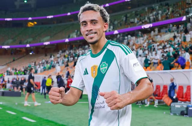Matheus Gonçalves, ex-Flamengo, comemora estreia pelo Al-Ahli: "Noite muito especial"