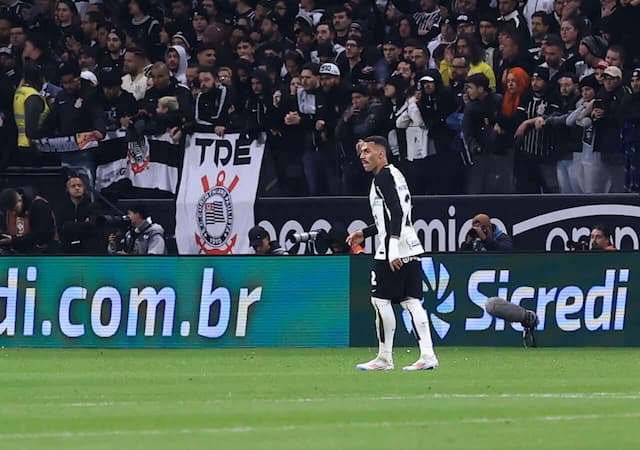Matheuzinho não tem lesão, mas vira dúvida no Corinthians para o Dérbi