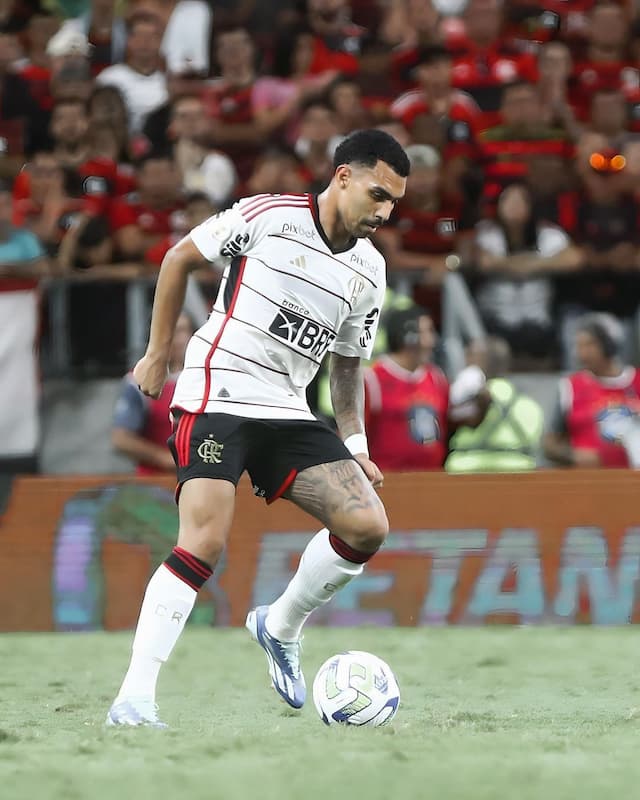 Corinthians formaliza proposta de empréstimo por Matheuzinho