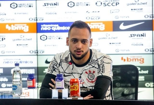 Apresentado, Maycon afirma estar "focado em títulos" na volta ao Corinthians