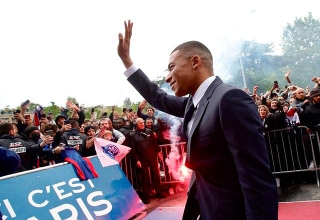 Mbappé revela conversa com Florentino Pérez e aponta desejo de ficar na França