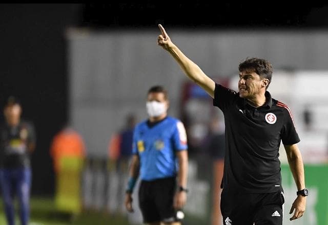 Inter mantém Medina e demite executivo após fiasco na Copa do Brasil