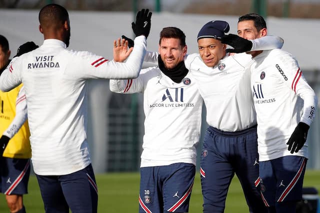 Mbappé elogia Messi e diz que aprendeu com o argentino: "Ajudou a entender melhor o jogo"