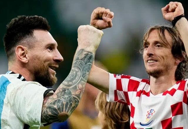 Capitães e ídolos históricos, Messi e Modric travam duelo por vaga na final da Copa
