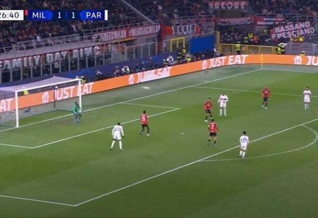 Que jogo! Dembélé acerta o travessão e Giroud quase marca no contra-ataque