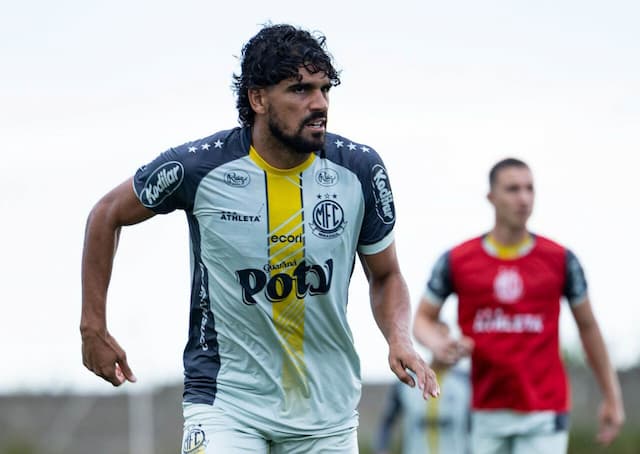 Mirassol faz primeiro treino fora do país e se adapta à altitude para encarar a LDU