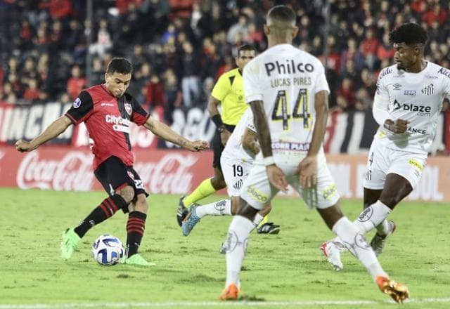 Santos perde para o Newell's Old Boys e se complica na Sul-Americana