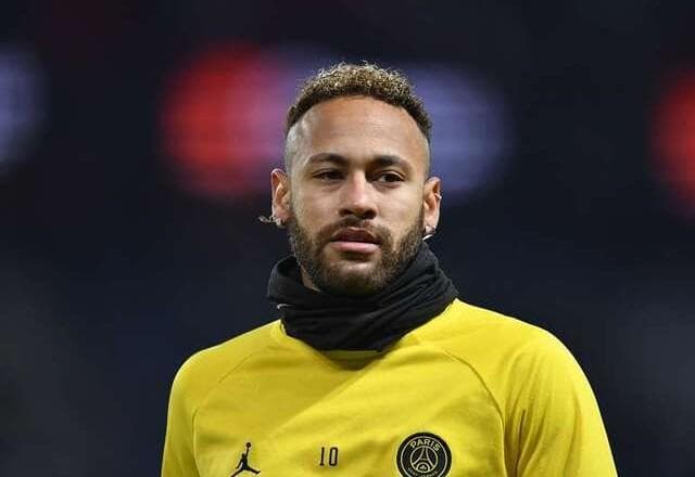 Neymar sente desconforto muscular e vira desfalque no PSG