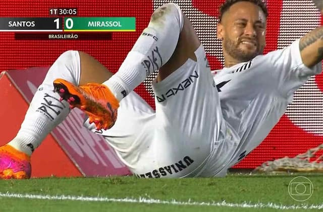 Pai de Neymar revela que atacante quase desistiu da carreira