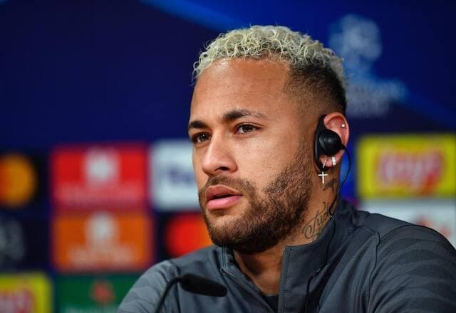 Neymar nega confusão com Donnarumma após queda do PSG: "Mentira"
