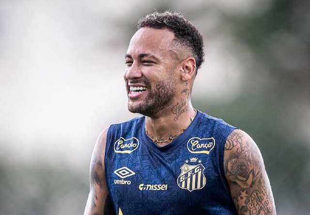 Neymar volta aos treinos no Santos e celebra: “Estou me sentindo bem, sem dor, graças a Deus” 