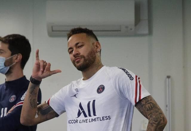 Neymar possui o maior salário do futebol francês, revela jornal