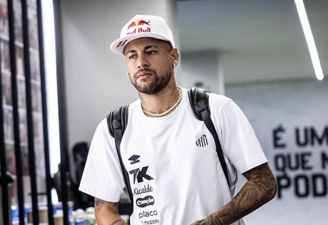 Pai de Neymar revela otimismo por renovação do filho com o Santos