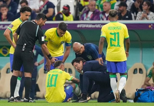 Confiante, Tite mantém esperança por volta de Neymar: "Ainda vai jogar a Copa"