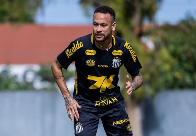 Neymar inicia transição para o campo e vê retorno próximo no Santos