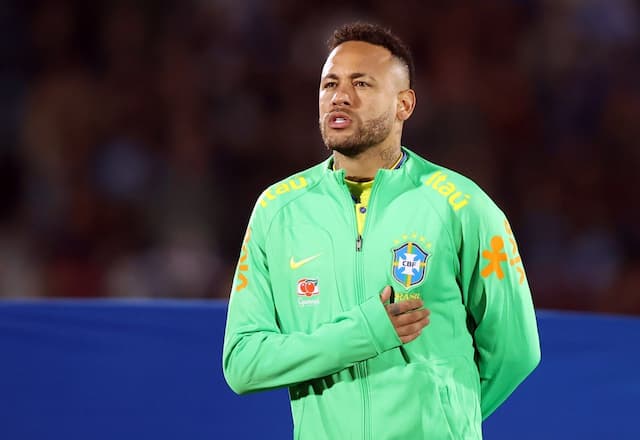 Médico da seleção vai para a Arábia Saudita observar situação de Neymar