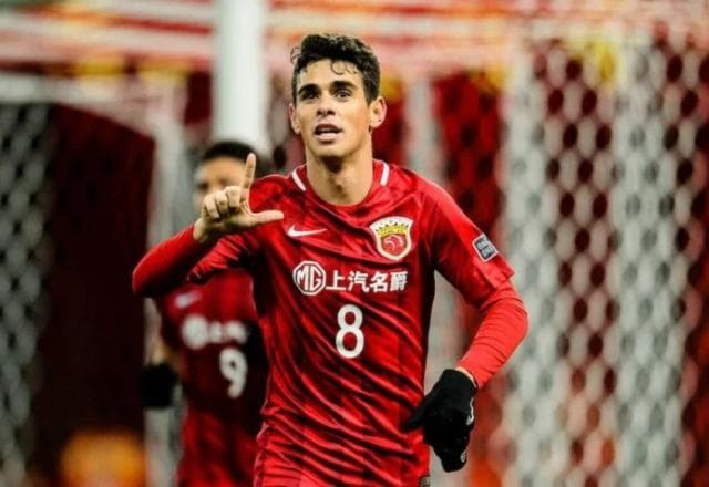 Dirigente do Flamengo atualiza situação de Oscar e confia na vontade do jogador