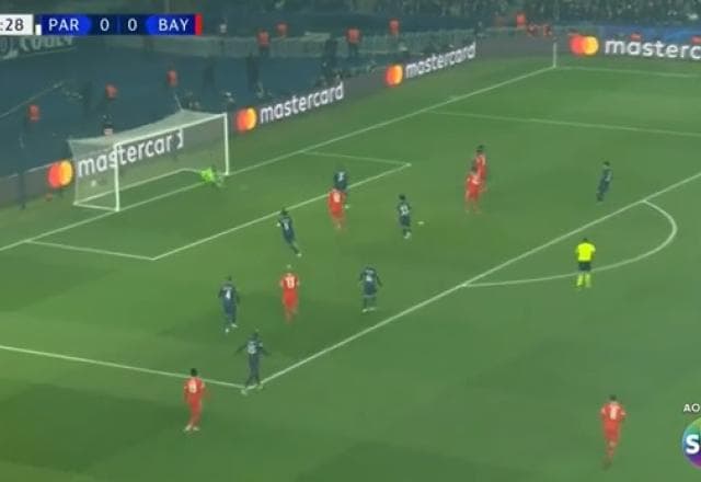 Goleiro do PSG falha, e Bayern de Munique abre o placar pela Champions